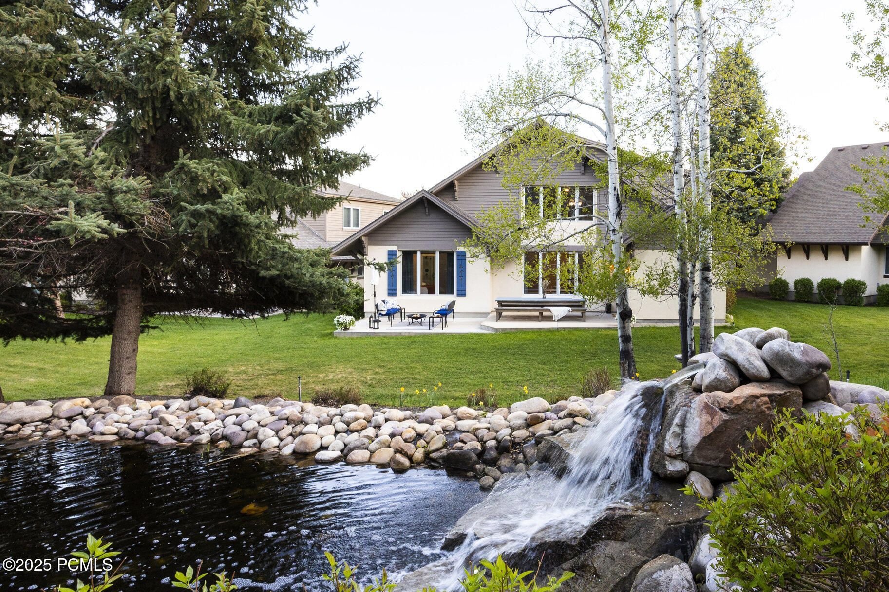 88 W Village Court